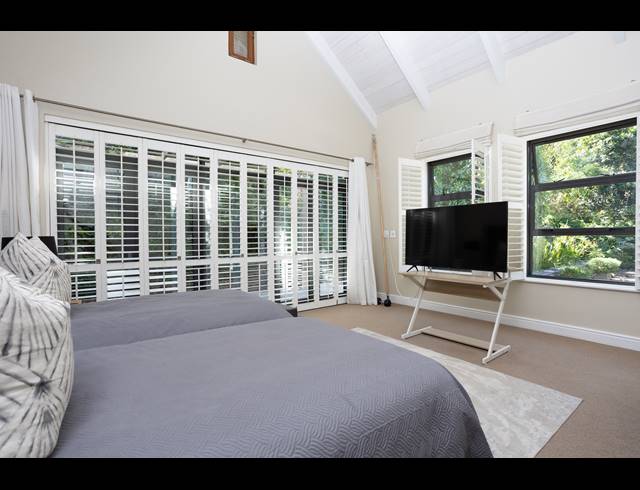 4 BEDROOM HOUSE TO LET IN CONSTANTIA